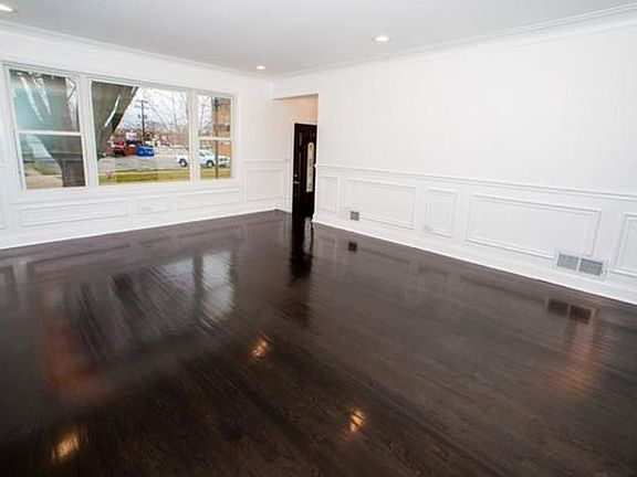 3rd image of 3531 Clarence Ave #0