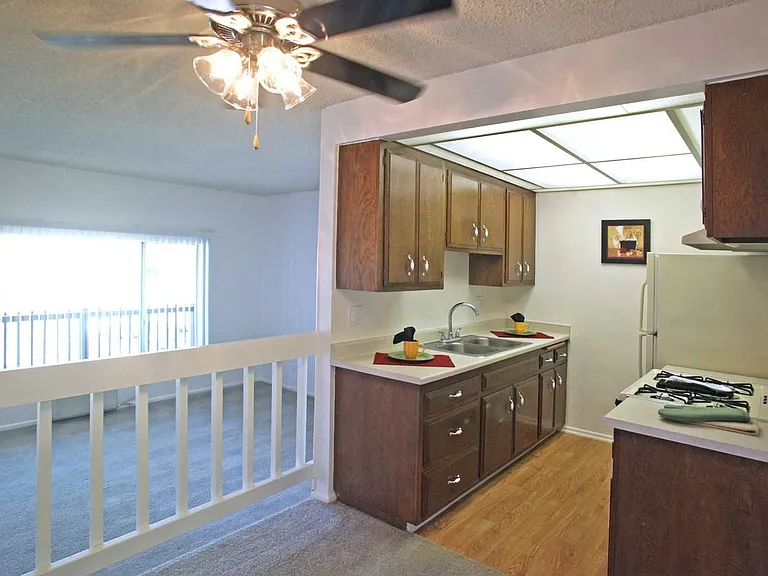 Sycamore Apartments — Photo 12