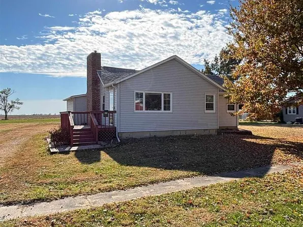 41 Main St, Carthage, IL 62321