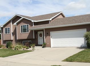 1313 Yorktown Cir, Brookings, SD 57006