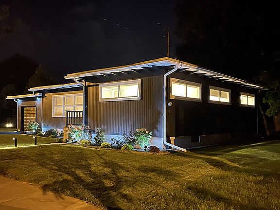 This house is on a double city lot and is a corner lot which adds extra space and room to spread out. The park is directly acroos the street. It is hard to beat the open feel of this space even though you are in the city.
The high placed awning style wind