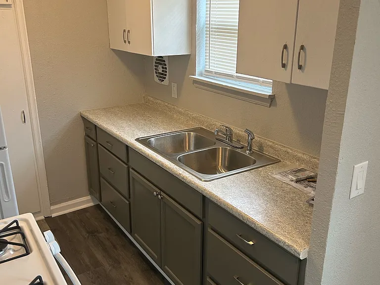 618 S Hunter St #3 — Photo 3
