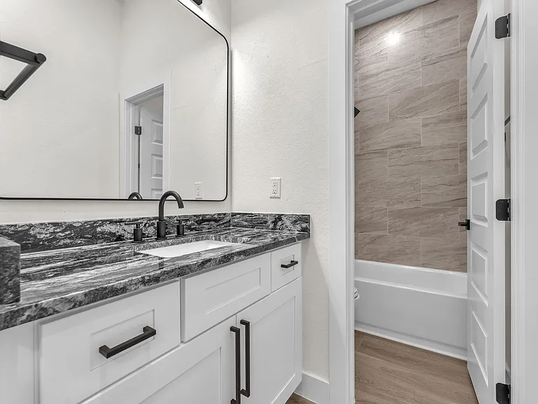 110 Webb St #201 — Photo 23
