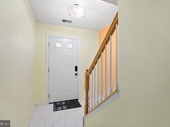 4th image of 121 Seabreeze Ln