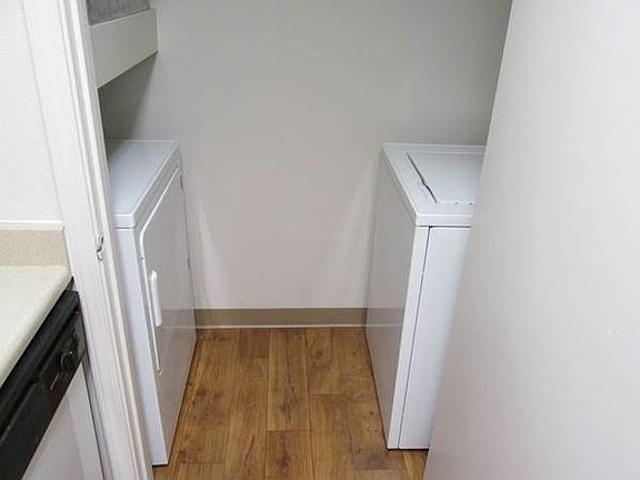 Full-size Washer/Dryer Included