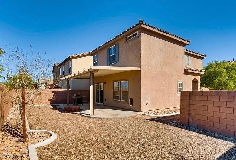 3 bed, 2.5 bath, 1390 sqft, $2,100 — Photo 3