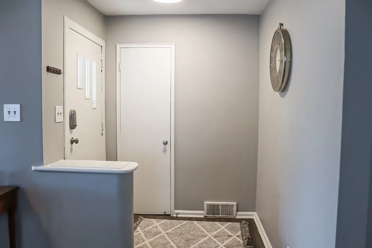 5 bed, 2526 sqft, $3,000 — Photo 2