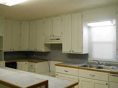 4th image of 1905 Guillot Rd