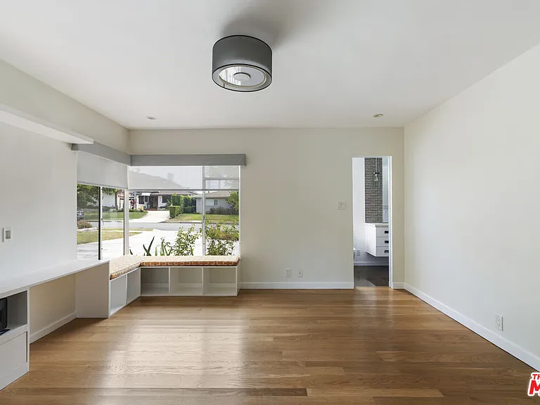 6225 S Corning Ave — Photo 17