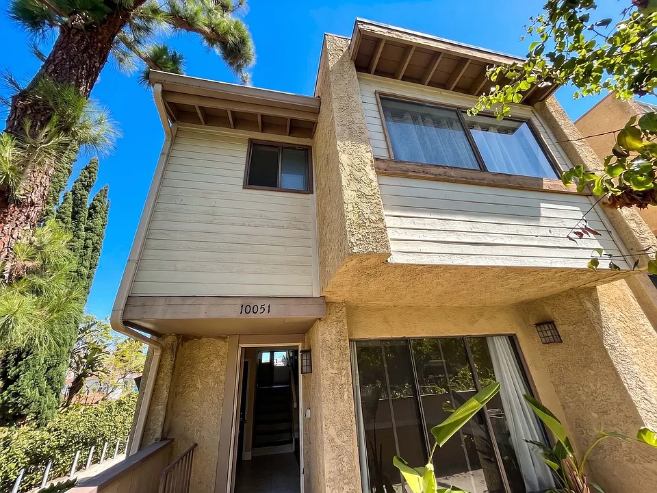 10051 Topanga Canyon Blvd #15
