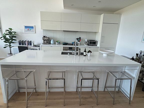 5th image of 310 Carolina St #401