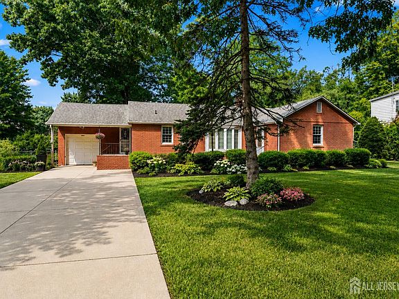 2nd image of 537 Ryders Ln