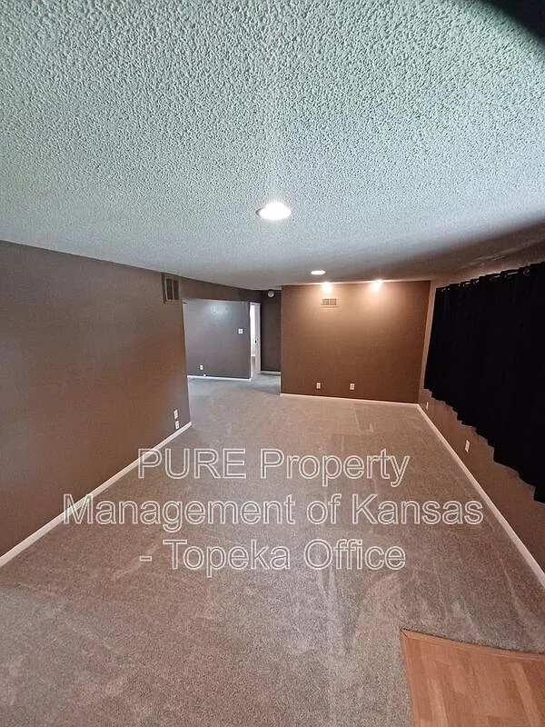 2 bed, 1.0 bath, 960 sqft, $1,250 — Photo 2