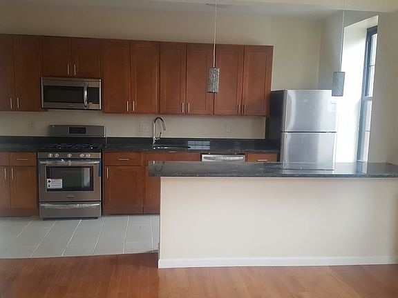 4th image of 488 Jefferson Ave #4B