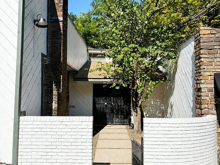 5212 S Columbia Pl — Photo 3