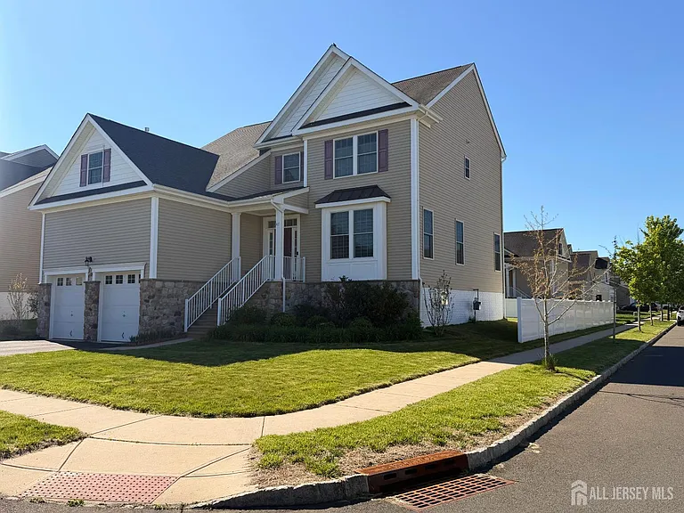 47 Thomas Dr — Photo 17