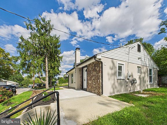 3rd image of 944 Balboa Ave