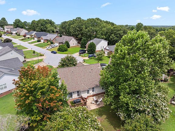 4th image of 438 Chamber Ln