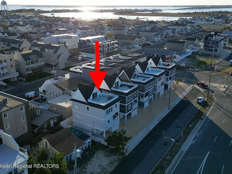 121 Dewey Dr — Photo 24