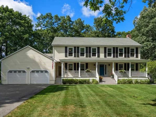 104 Colonial Dr, Andover, MA 01810