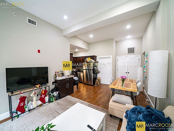 3rd image of 485 Commonwealth Ave