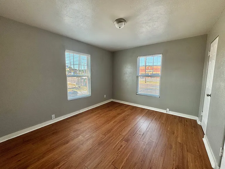 2030 NW 25th St #10 — Photo 12