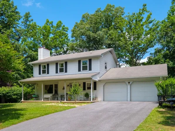 52 Sugarcamp Ln, Stuarts Draft, VA 24477