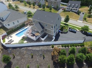205 Crosswinds Ct, Coraopolis, PA 15108