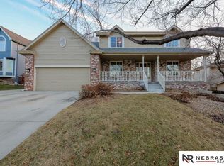913 Hogan Dr, Papillion, NE 68046