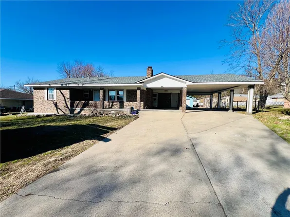 1206 Spruce Ave, Berryville, AR 72616