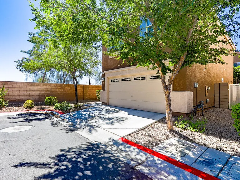 8257 Vanity Fair Ln — Photo 2