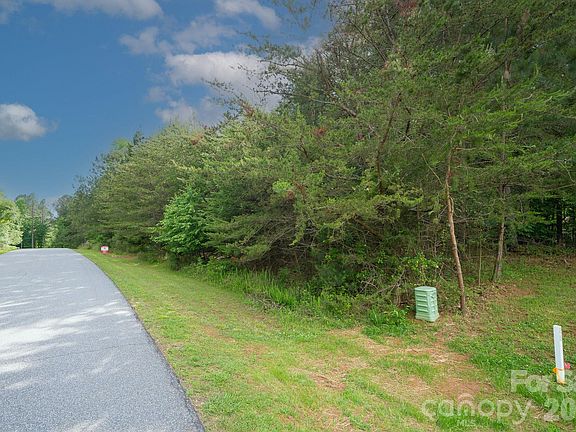 4th image of 136 Oak Point Ln