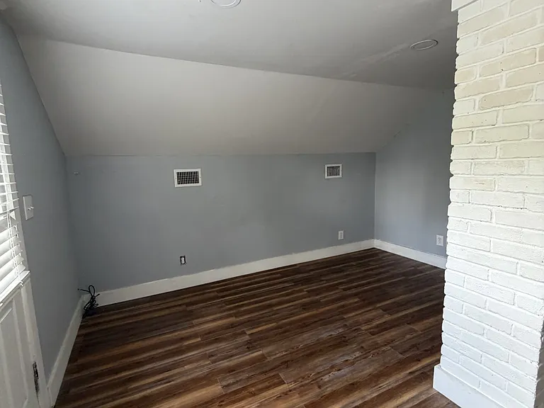 1018 N Maple St — Photo 11