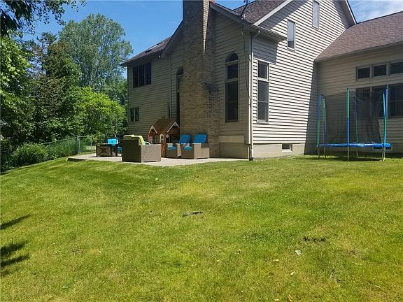 3rd image of 3621 Anne Marie Dr