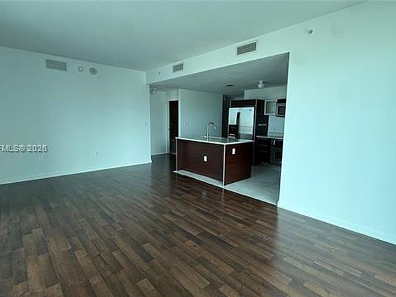 3rd image of 1900 N Bayshore Dr APT 1911