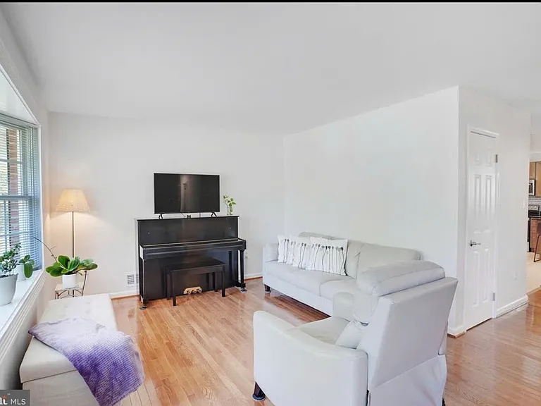 3908 Egan Dr — Photo 4
