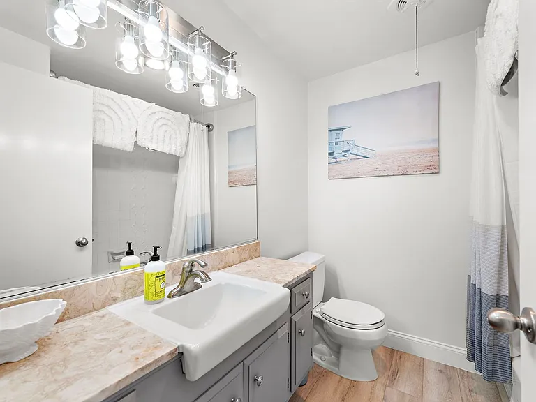 81 Blue Lagoon — Photo 25