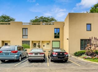 1 Oak Tree Ct, Elmhurst, IL 60126