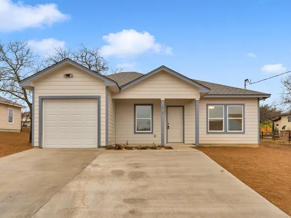 1917 Greenwood Lane, Kingsland, TX 78639