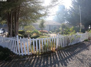 97942 Holly Ln, Brookings, OR 97415