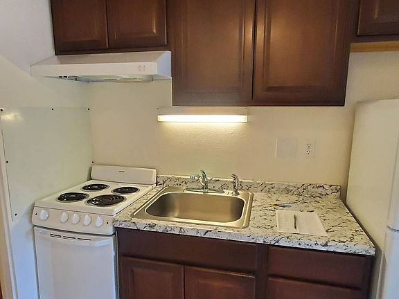 5th image of 615 S Alder St APT 5