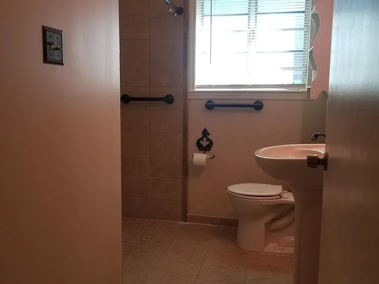 626 Columbus Dr — Photo 4