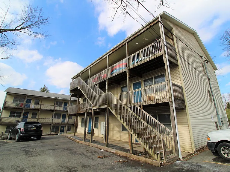 2858 University Ave — Photo 1