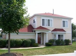 2077 College Green Dr, Elgin, IL 60123