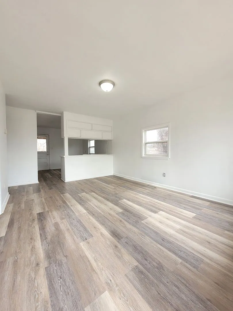 3 Bedroom 1 Bath home with a Fenced back Yard! — Photo 4