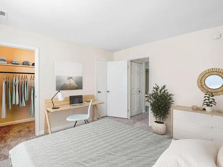 Quail Hollow Apartment Homes — Photo 10