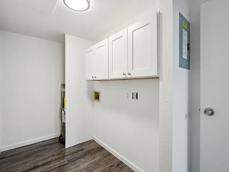 Royal Glen ~ Boutique Cottage Style Living Meets Hassle Free Leasing — Photo 6