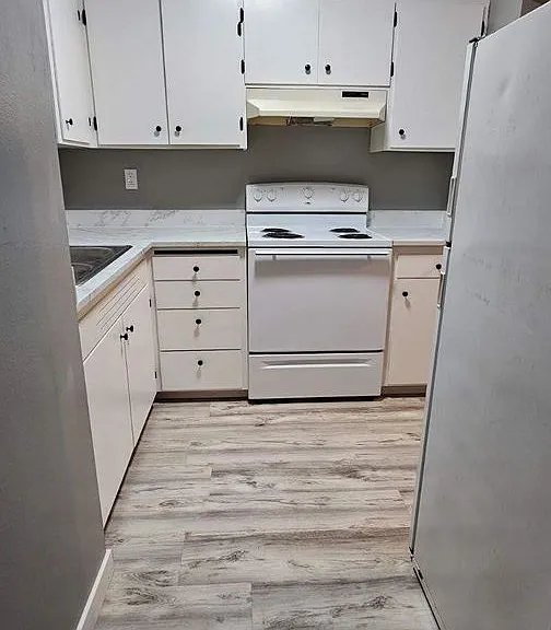 680 & 690 Lawrence St — Photo 8