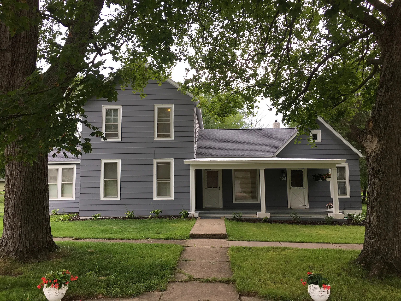 905 S Elm St photo 1