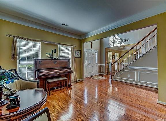 3rd image of 6310 Lowergate Dr